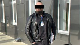 VIDEO  Cămătar interlop din Buzău, reținut de poliție. A șantajat și amenințat o contabilă timp de 2 ani pentru un împrumut de 7.000 de euro